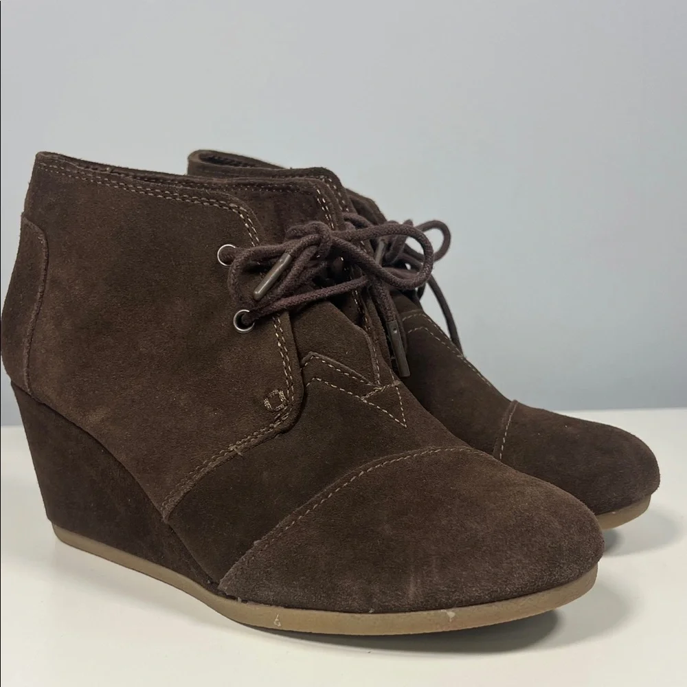 Toms Women's Chocolate Brown Suede Wedge Boots‎ Comfortable Shoes Size 9.5